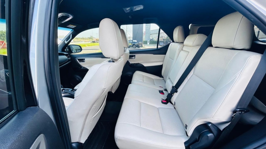 hylux sw4 2.8 d-4d turbo diesel diamond 7l 4x4 automatico10