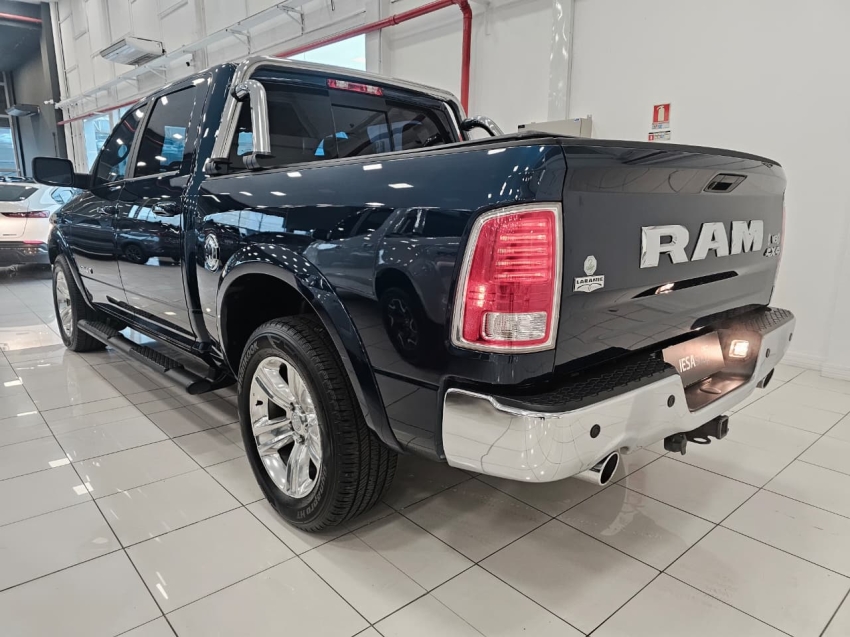 ram classic 5.7 v8 gasolina laramie cd 4x4 automatico 2p 20233