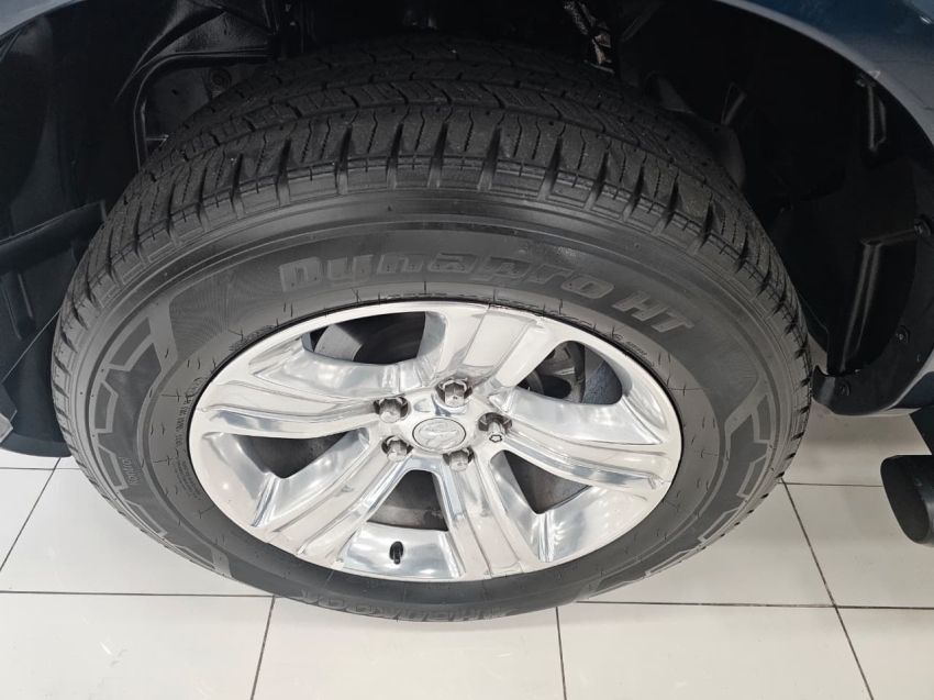 ram classic 5.7 v8 gasolina laramie cd 4x4 automatico 2p 202313