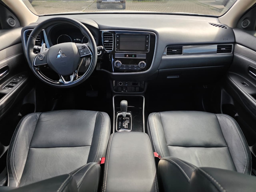 mitsubishi outlander 2.2 mivec di-d diesel hpe-s awd automatico 4p 201913