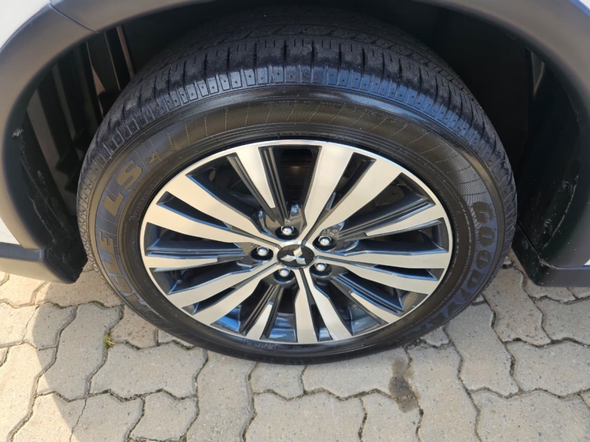 mitsubishi outlander 2.2 mivec di-d diesel hpe-s awd automatico 4p 201914