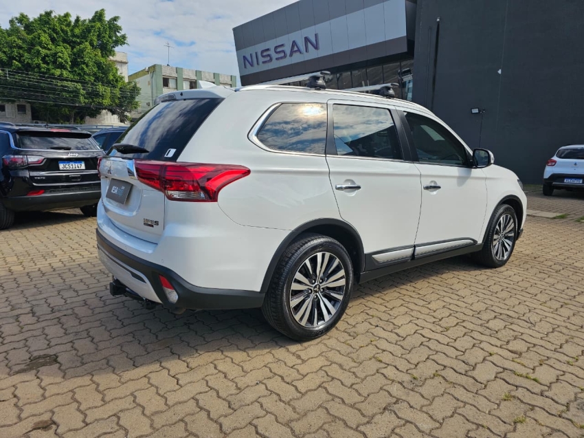 mitsubishi outlander 2.2 mivec di-d diesel hpe-s awd automatico 4p 20195