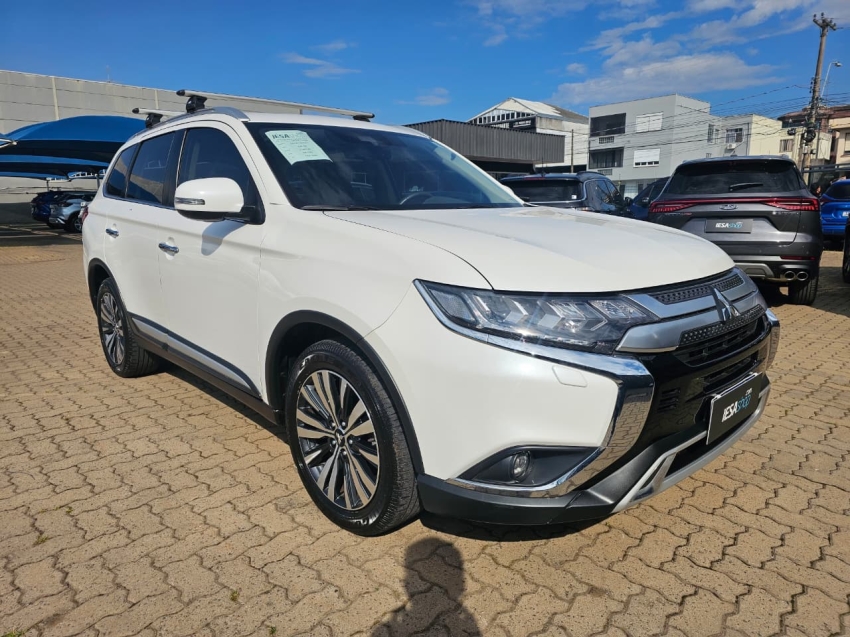 mitsubishi outlander 2.2 mivec di-d diesel hpe-s awd automatico 4p 20192