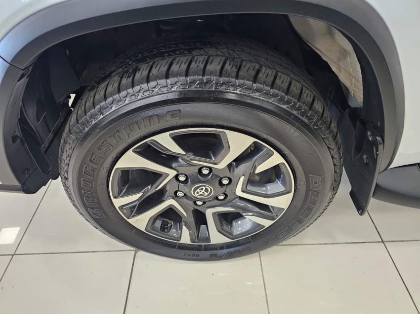toyota hilux sw4 2.8 d-4d turbo diesel srx platinum 4x4 automatico 5p 202514
