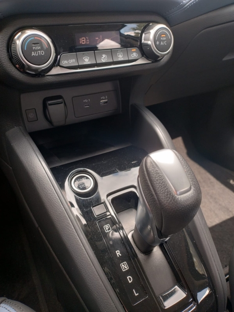 nissan versa 1.6 16v flex exclusive xtronic 1.0 gasolina 4p automatico 202610
