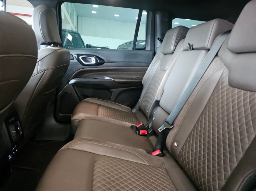 jeep commander 2.0 hurricane 4 turbo gasolina overland at9 4p automatico 20257