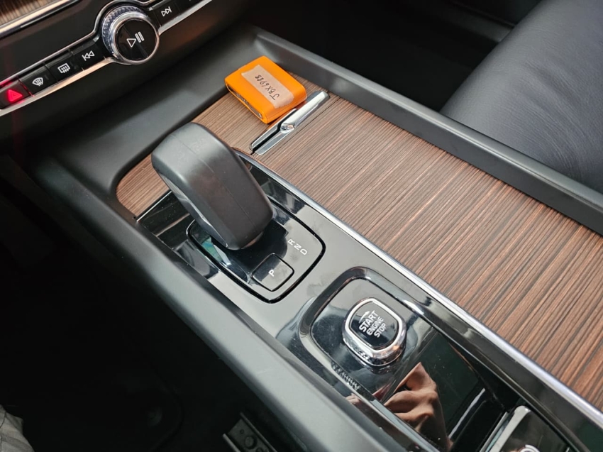 volvo xc60 2.0 t8 recharge plus awd geartronic hibrido 4p automatico 202311