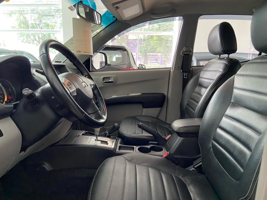 mitsubishi l200 triton 3.5 hpe 4x4 cd v6 24v flex 4p automatico 2015
