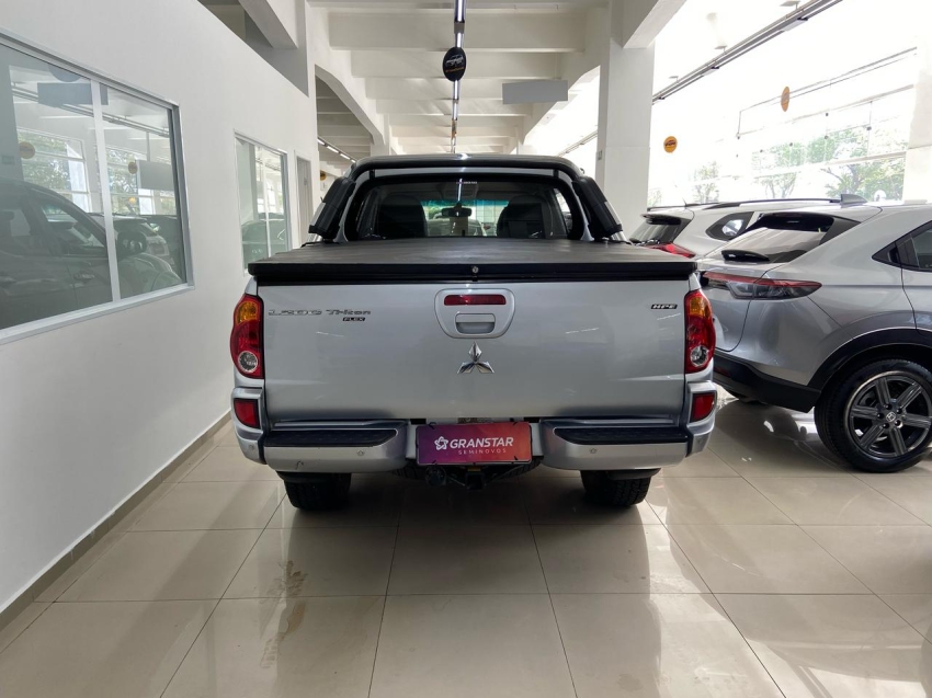 mitsubishi l200 triton 3.5 hpe 4x4 cd v6 24v flex 4p automatico 2015