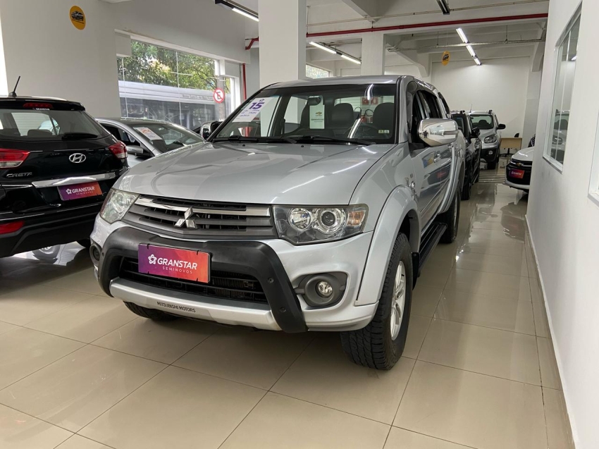 mitsubishi l200 triton 3.5 hpe 4x4 cd v6 24v flex 4p automatico 2015