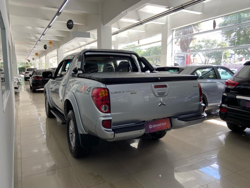 mitsubishi l200 triton 3.5 hpe 4x4 cd v6 24v flex 4p automatico 2015