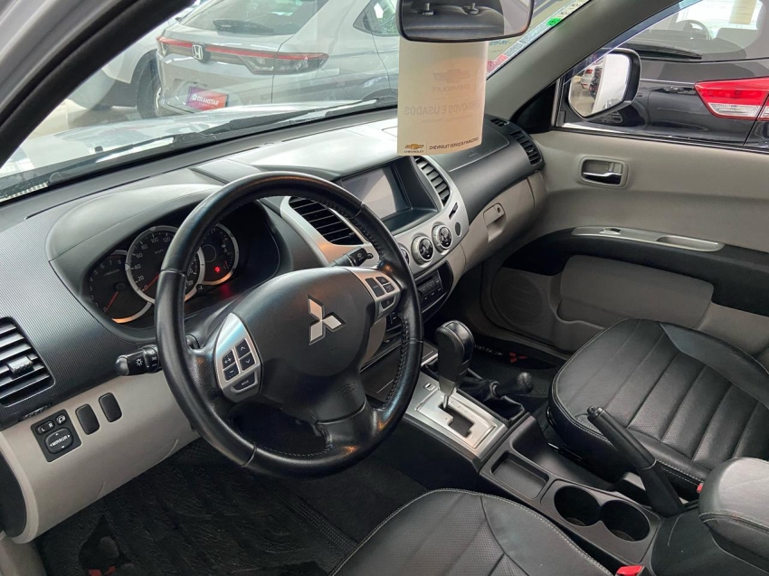 mitsubishi l200 triton 3.5 hpe 4x4 cd v6 24v flex 4p automatico 2015