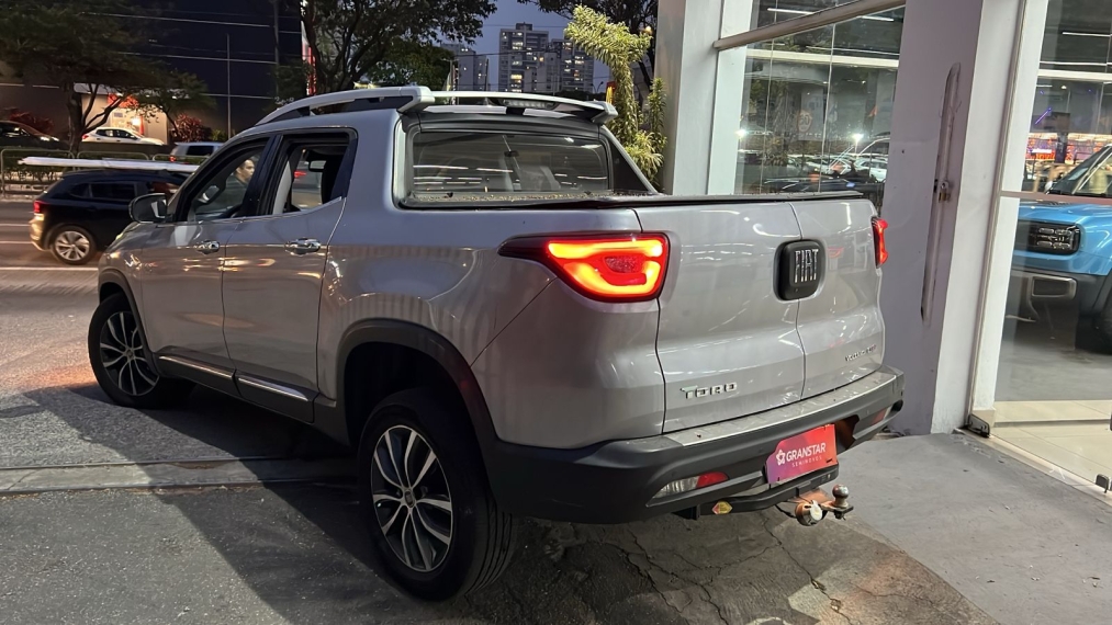 fiat toro 2.0 16v turbo diesel volcano 4wd at9 4p automatico 2021