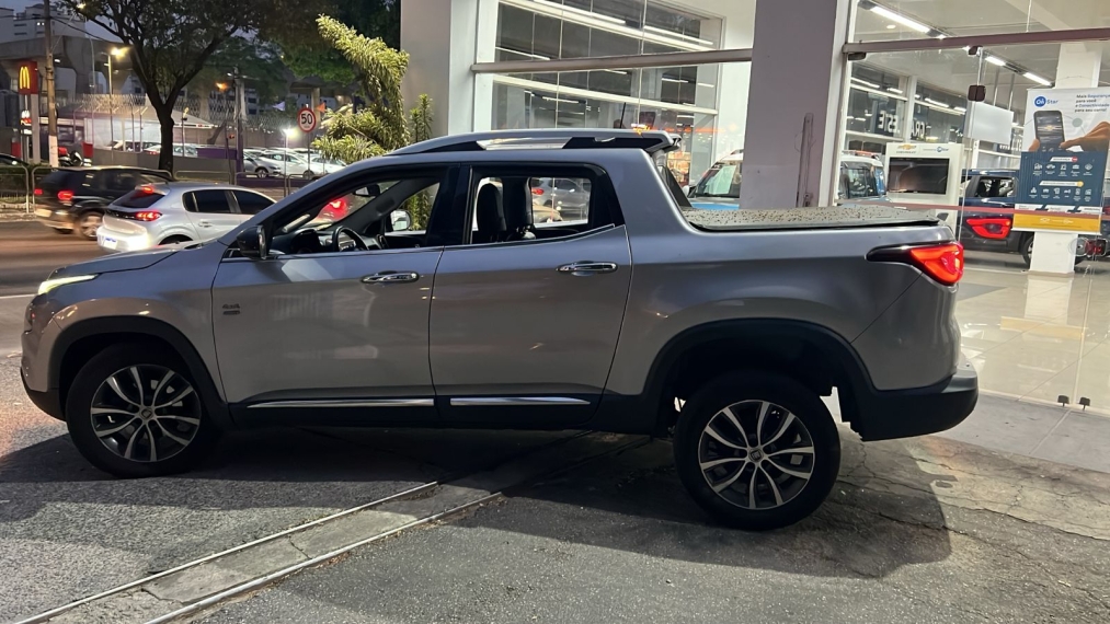 fiat toro 2.0 16v turbo diesel volcano 4wd at9 4p automatico 2021