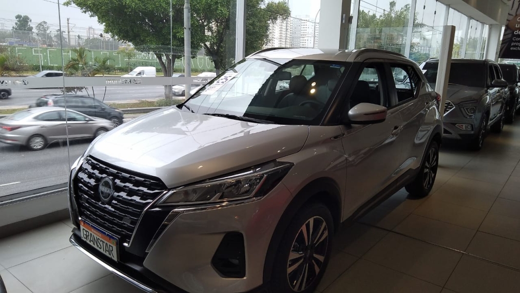 nissan kicks play 1.6 16v flexstart advance plus xtronic flex 4p automatico 2025