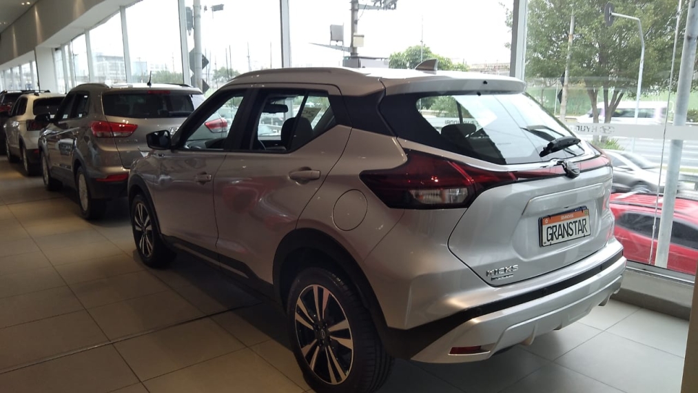 nissan kicks play 1.6 16v flexstart advance plus xtronic flex 4p automatico 2025