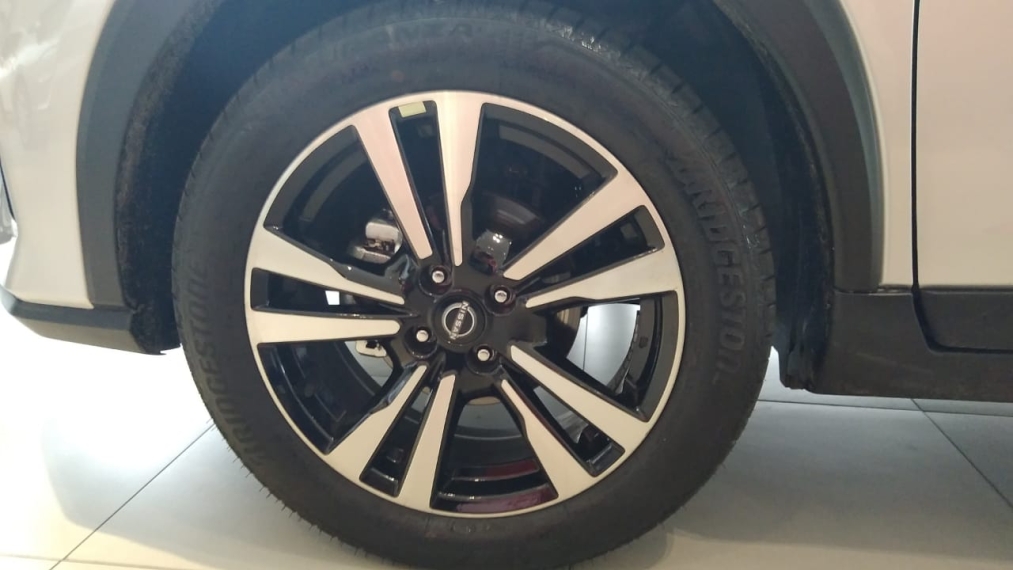 nissan kicks play 1.6 16v flexstart advance plus xtronic flex 4p automatico 2025