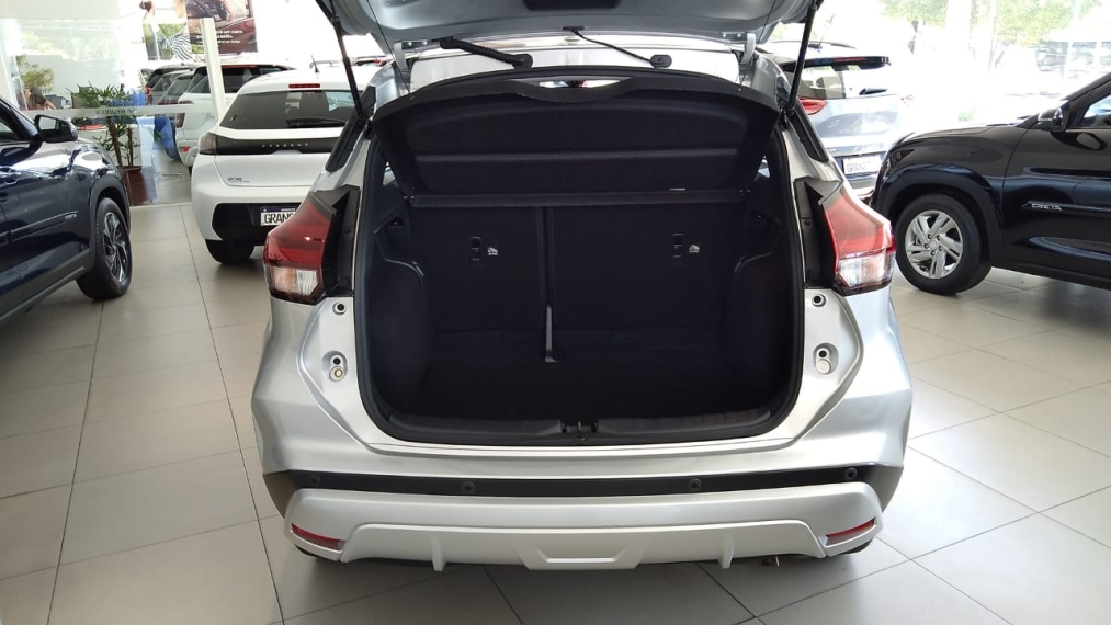 nissan kicks play 1.6 16v flexstart advance plus xtronic flex 4p automatico 2025