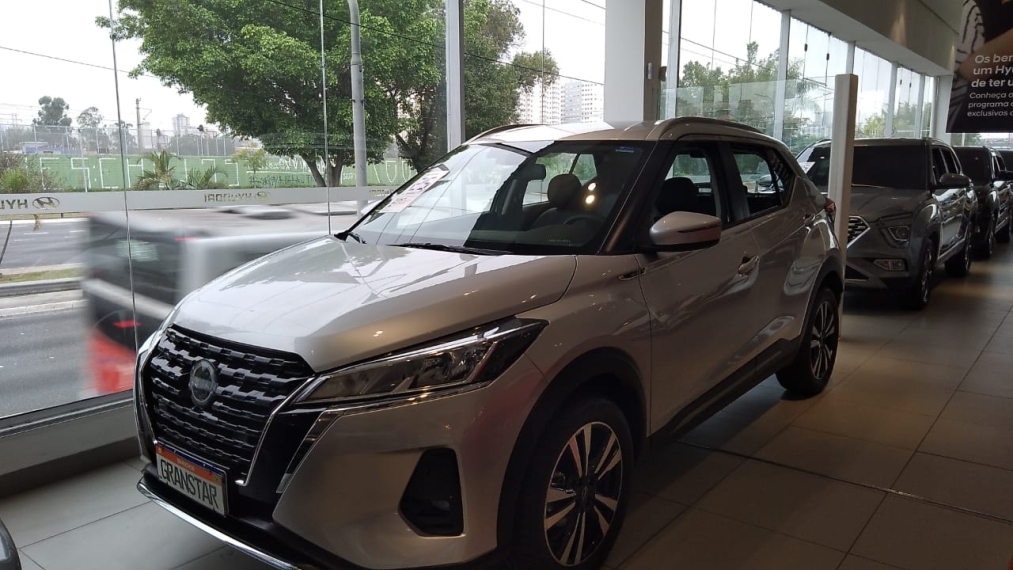 nissan kicks play 1.6 16v flexstart advance plus xtronic flex 4p automatico 2025