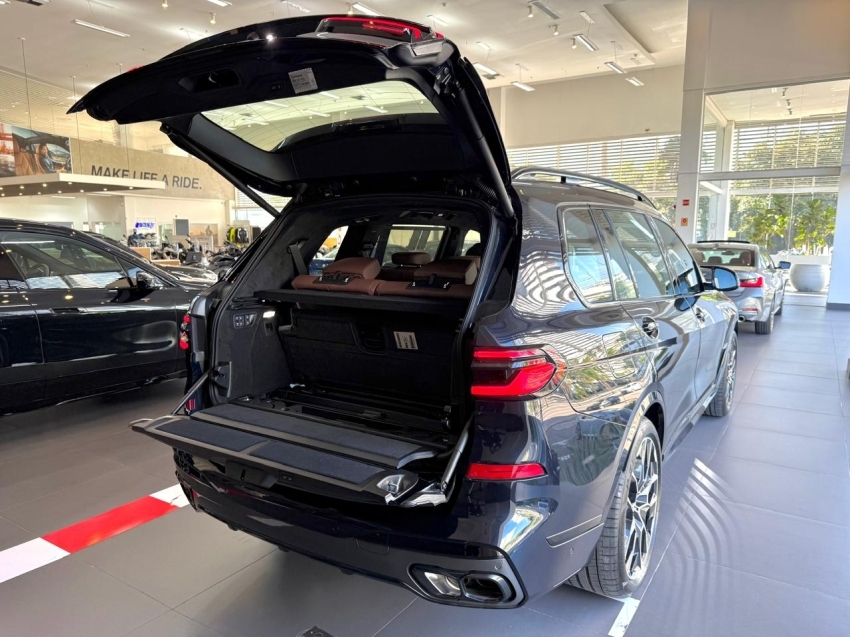 bmw x7 4.4 v8 gasolina m60i steptronic 2025