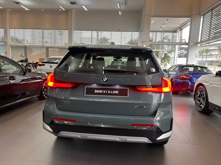 bmw x1 2.0 16v turbo gasolina sdrive20i x-line steptronic 4p automatico 2025