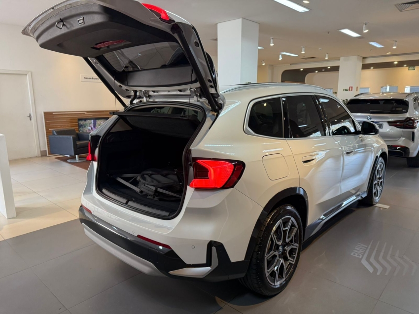 bmw ix1 eletrico edrive20 x line 4p automatico 2025