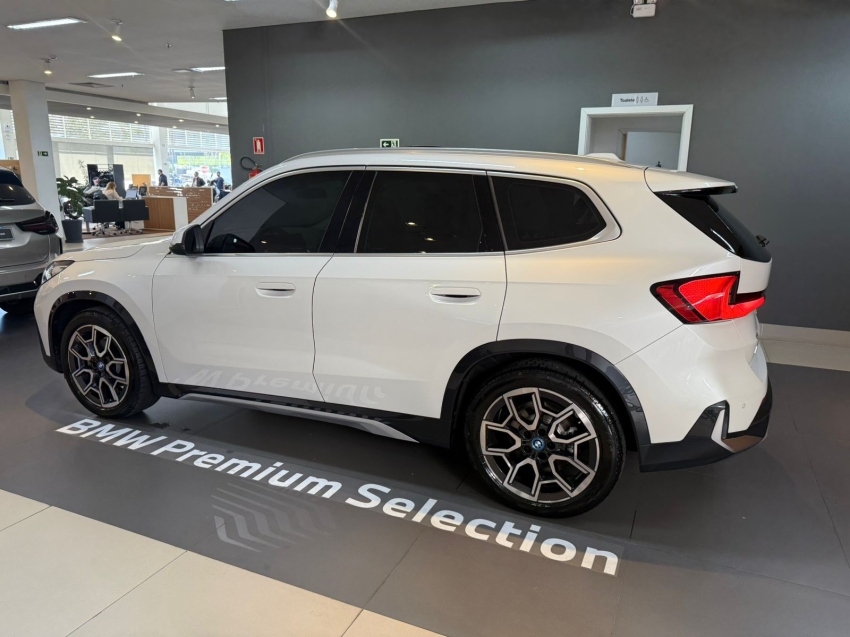 bmw ix1 eletrico edrive20 x line 4p automatico 2025