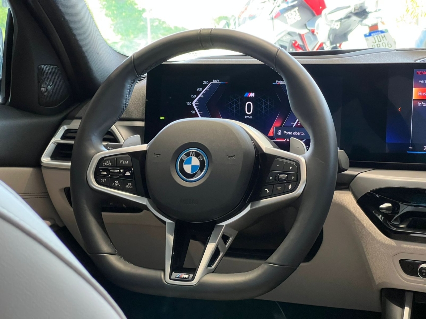 bmw 330e 2.0 16v turbo hibrido m sport automatico 4p 2025