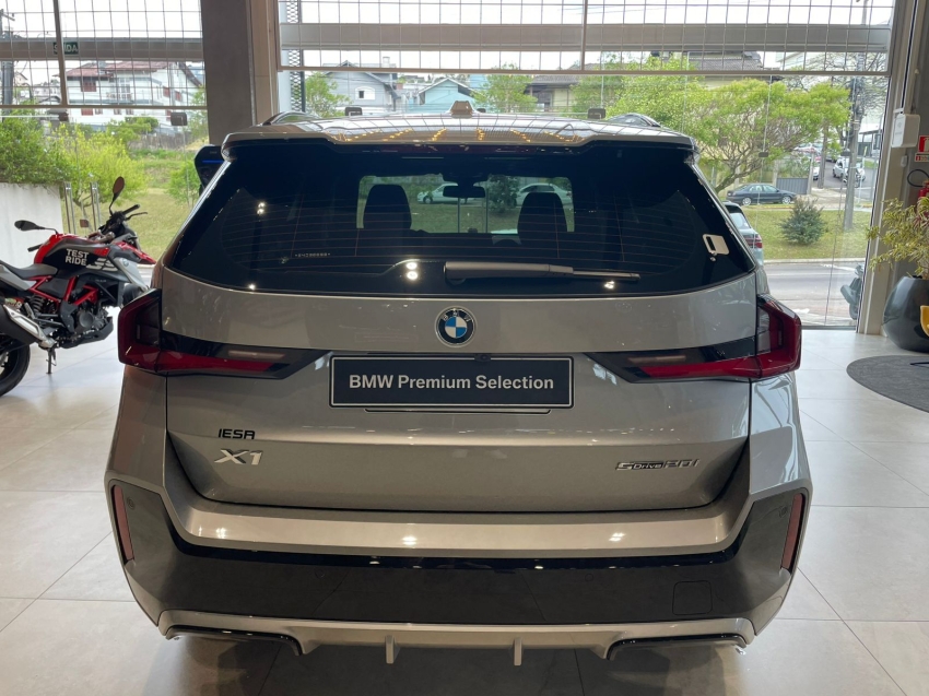 bmw x1 2.0 16v turbo gasolina sdrive20i m sport steptronic 5p automatico 2025