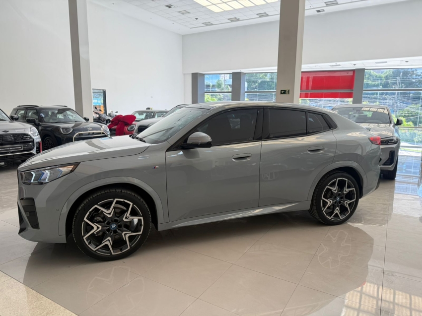 bmw ix2 64,8 kw eletrico xdrive30 m sport 4p automatico 20252