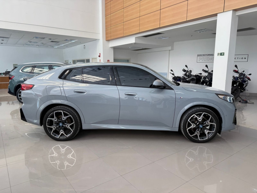 bmw ix2 64,8 kw eletrico xdrive30 m sport 4p automatico 20255