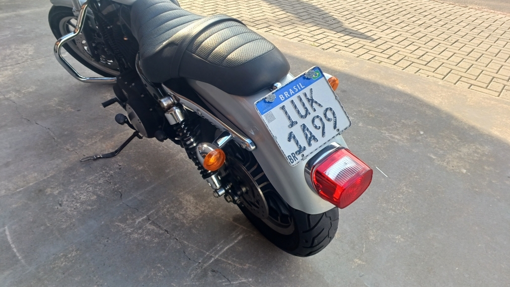 sportster 883r 2013 - 14.800km apenas