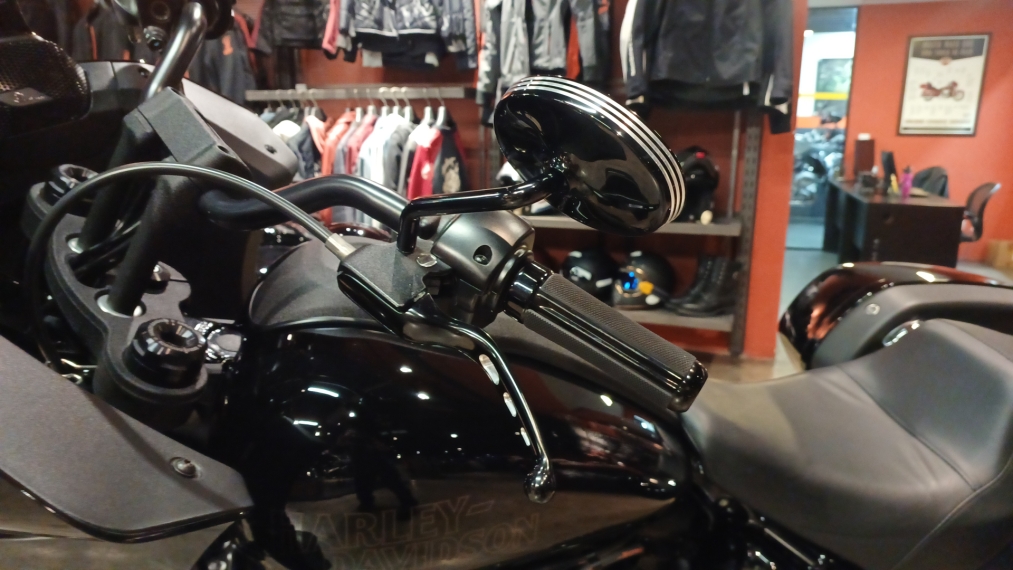 low rider st 2024  com apenas 594km