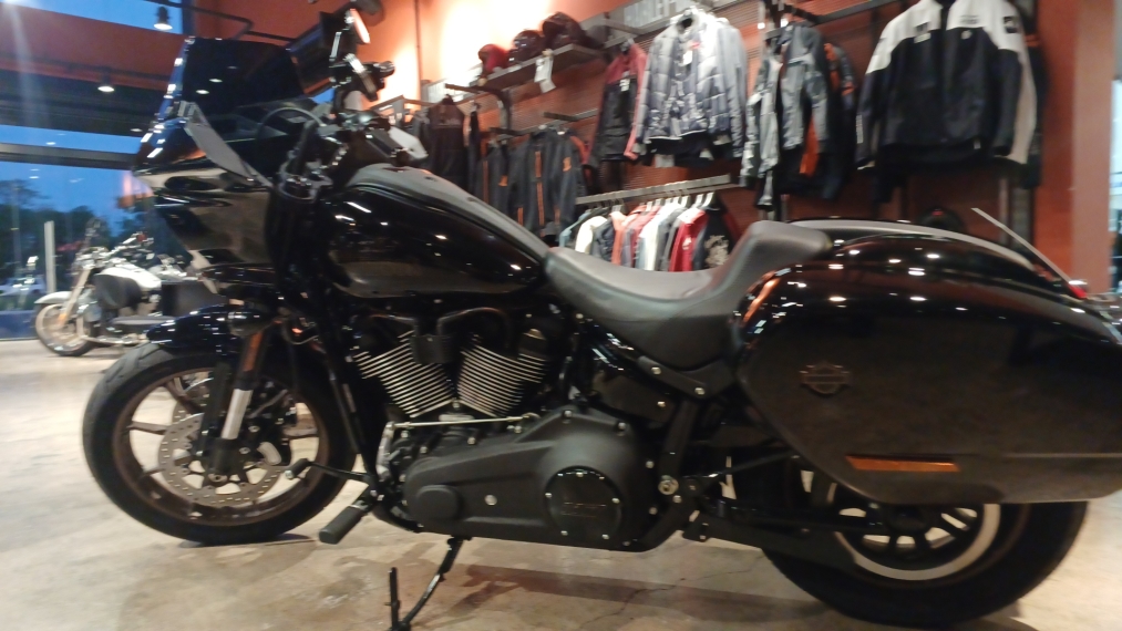 low rider st 2024  com apenas 594km