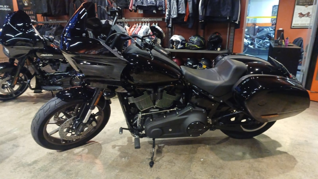 low rider st 2024  com apenas 594km