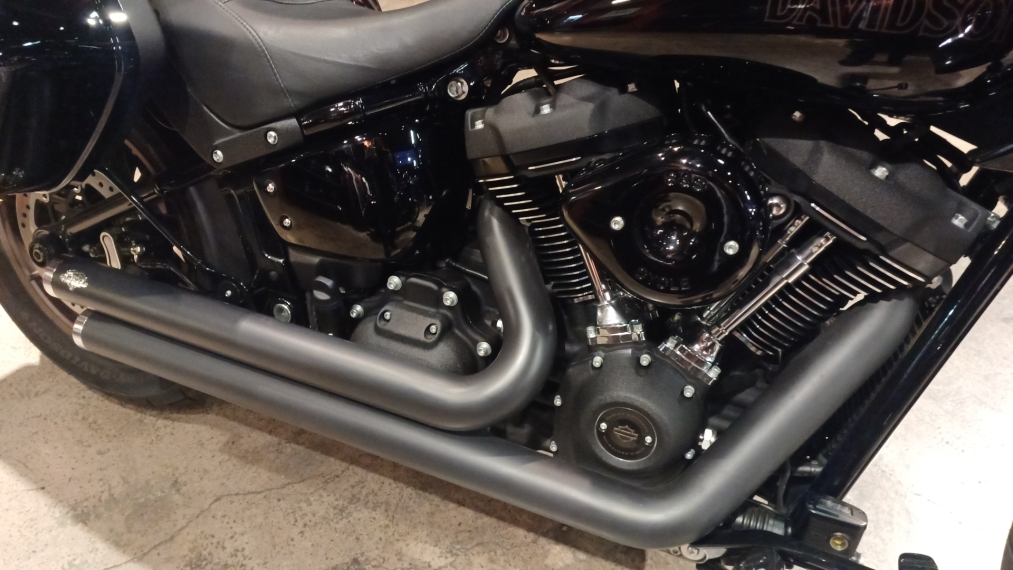 low rider st 2024  com apenas 594km
