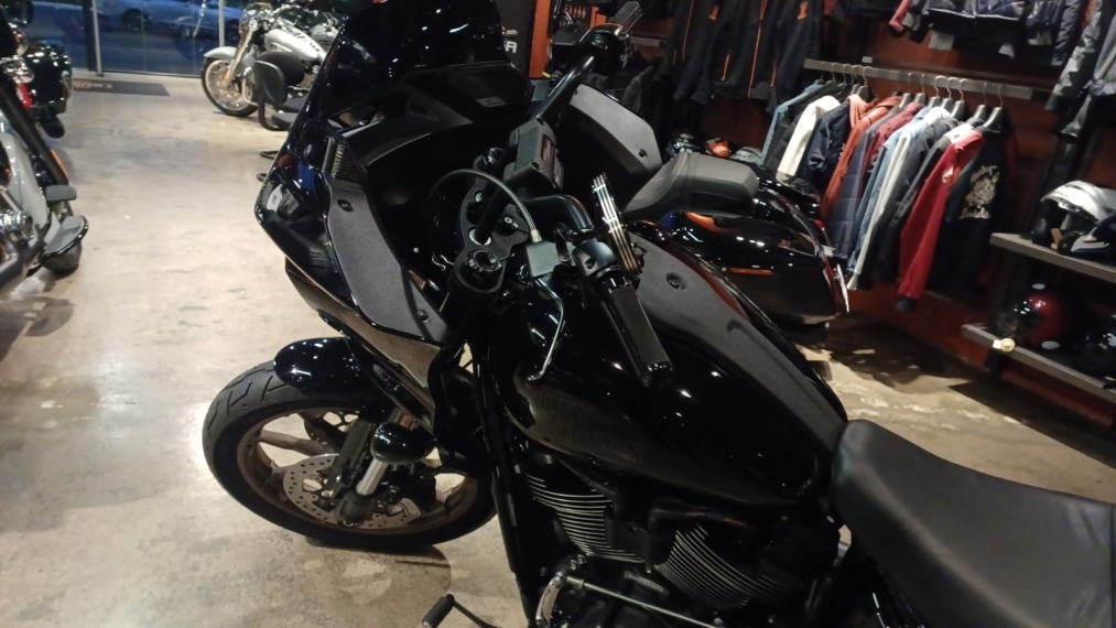 low rider st 2024  com apenas 594km