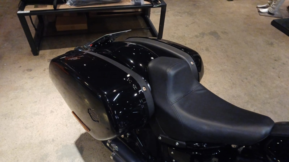 low rider st 2024  com apenas 594km