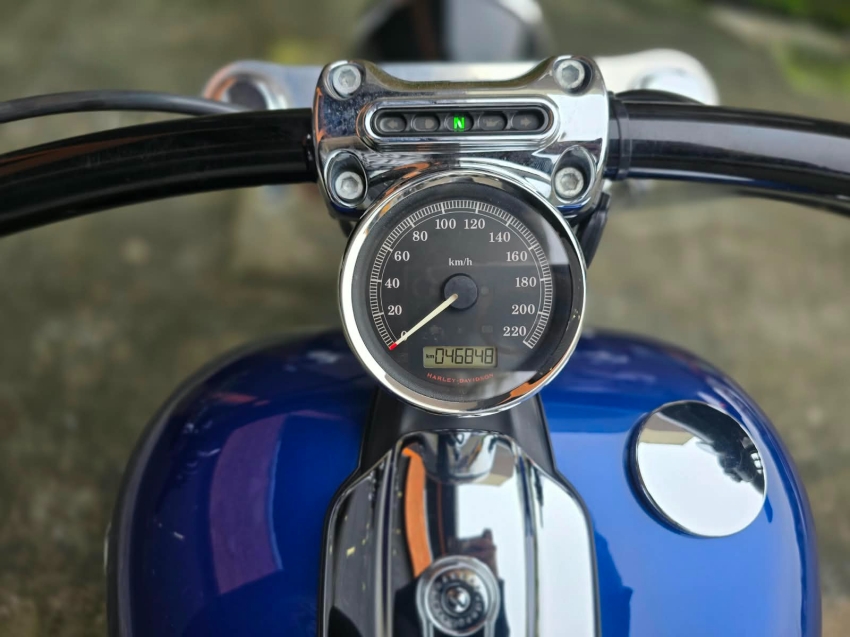 harley davidson breakout . 1585 gasolina 20156