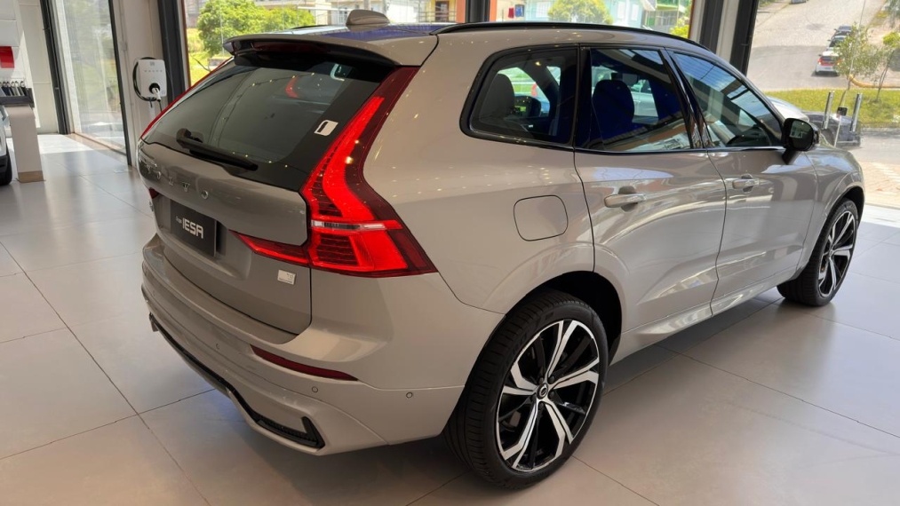 volvo xc60 2.0 t8 recharge ultimate dark awd geartronic hibrido 4p automatico 20243