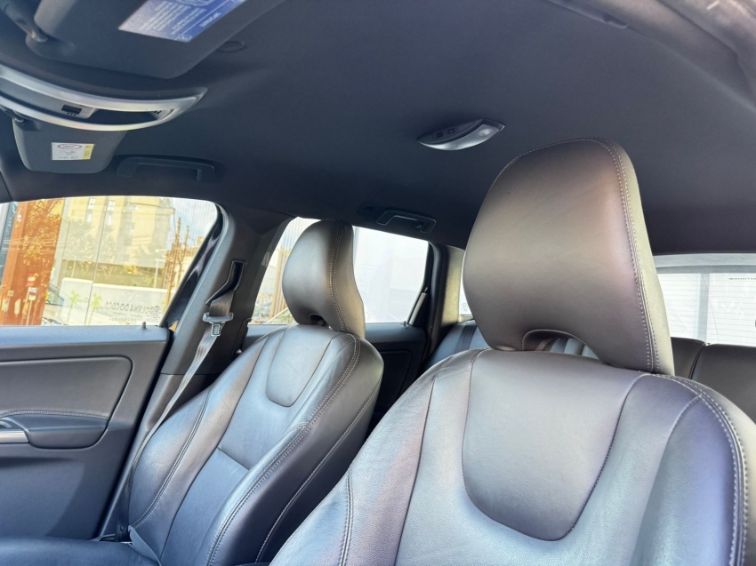 volvo xc60 2.4 d5 kinetic diesel awd 4p automatico 5p 20179