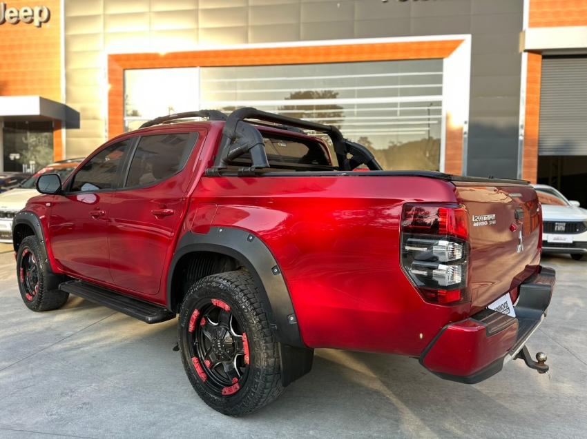 mitsubishi l200 triton 2.4 16v turbo diesel gls cd 4x4 automatico 2.3 4p 2024