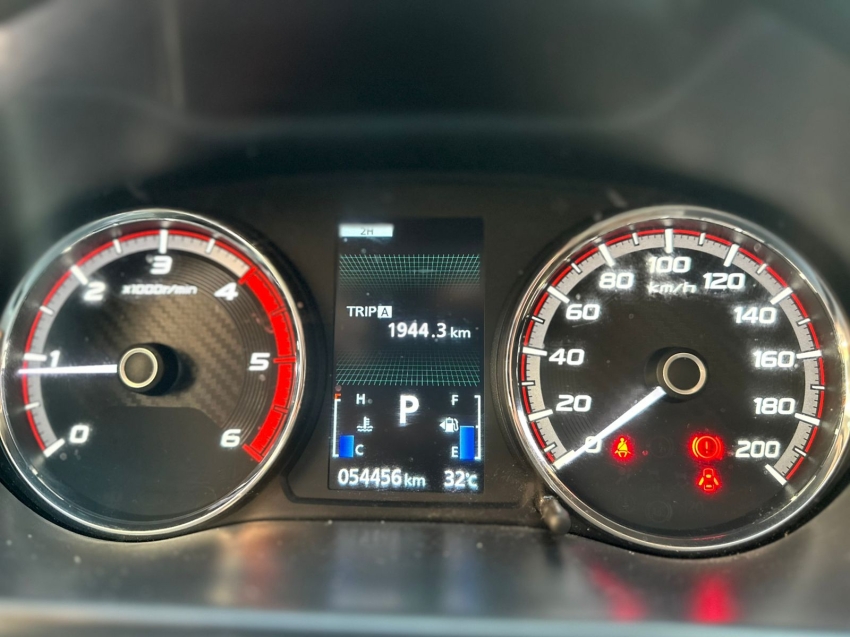 mitsubishi l200 triton 2.4 16v turbo diesel gls cd 4x4 automatico 2.3 4p 2024