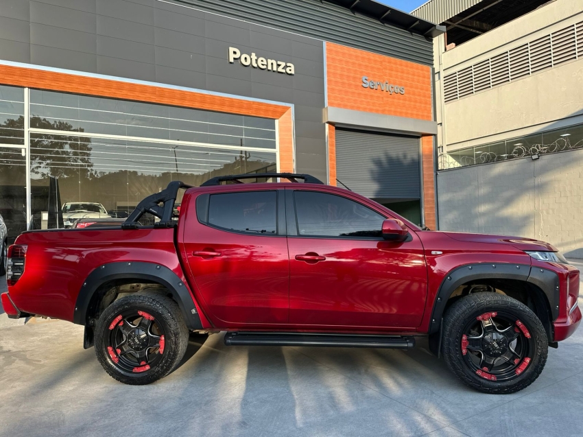 mitsubishi l200 triton 2.4 16v turbo diesel gls cd 4x4 automatico 2.3 4p 2024