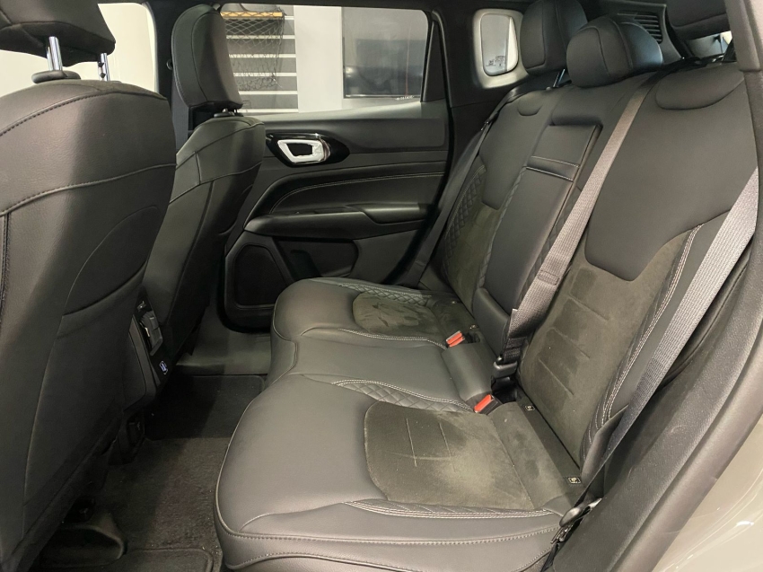 jeep compass 2.0 hurricane 4 turbo gasolina blackhawk at9 24/25 seminovo jeep compass 2.0 hurricane 4 turbo gasolina blackhawk at9 24/25 seminovo