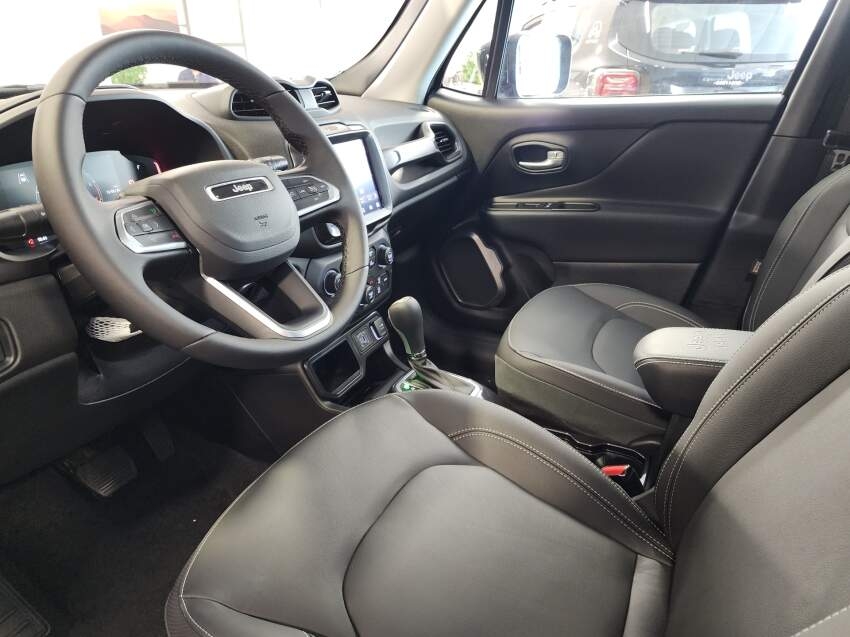 jeep renegade 1.3 t270 turbo flex sahara at6 25/26 0km jeep renegade 1.3 t270 turbo flex sahara at6 25/26 0km