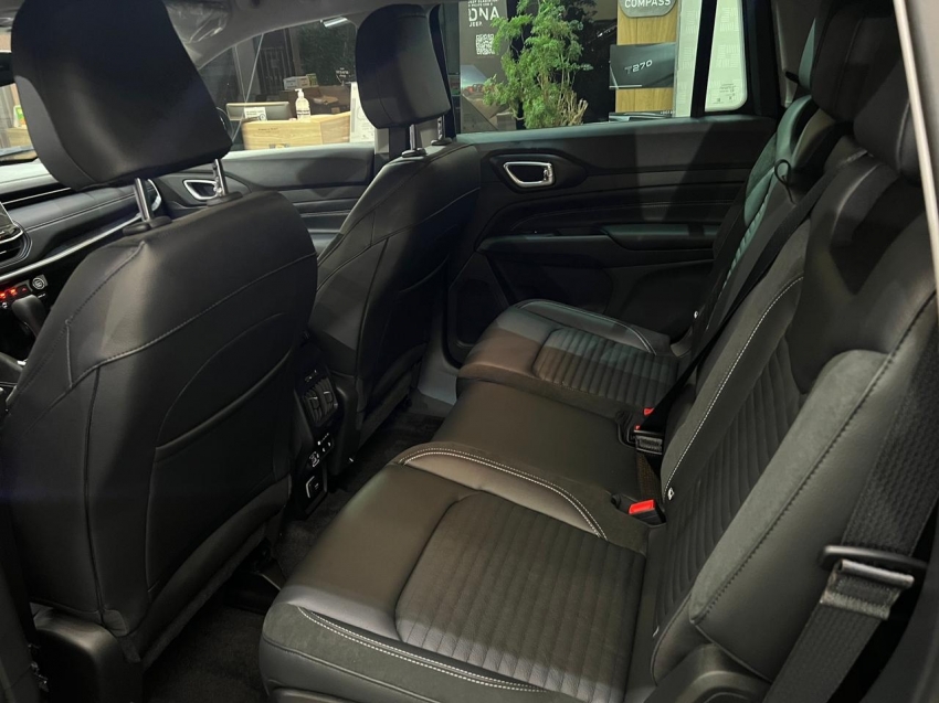 jeep commander 1.3 t270 turbo flex longitude at6 7l 25/26 0km jeep commander 1.3 t270 turbo flex longitude at6 7l 25/26 0km