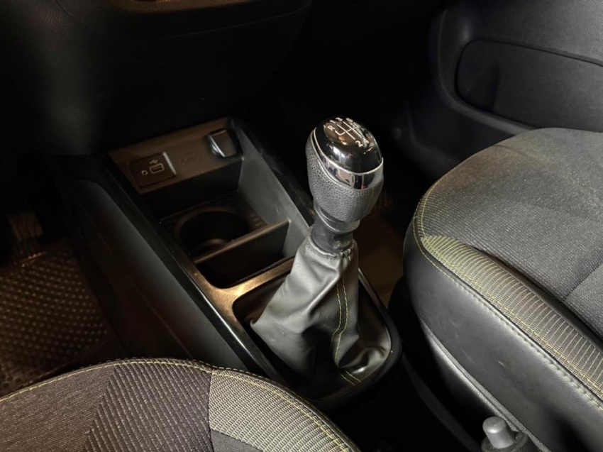 RENAULT KWID 1.0 12V SCE FLEX OUTSIDER MAN 23/24 SEMINOVO8