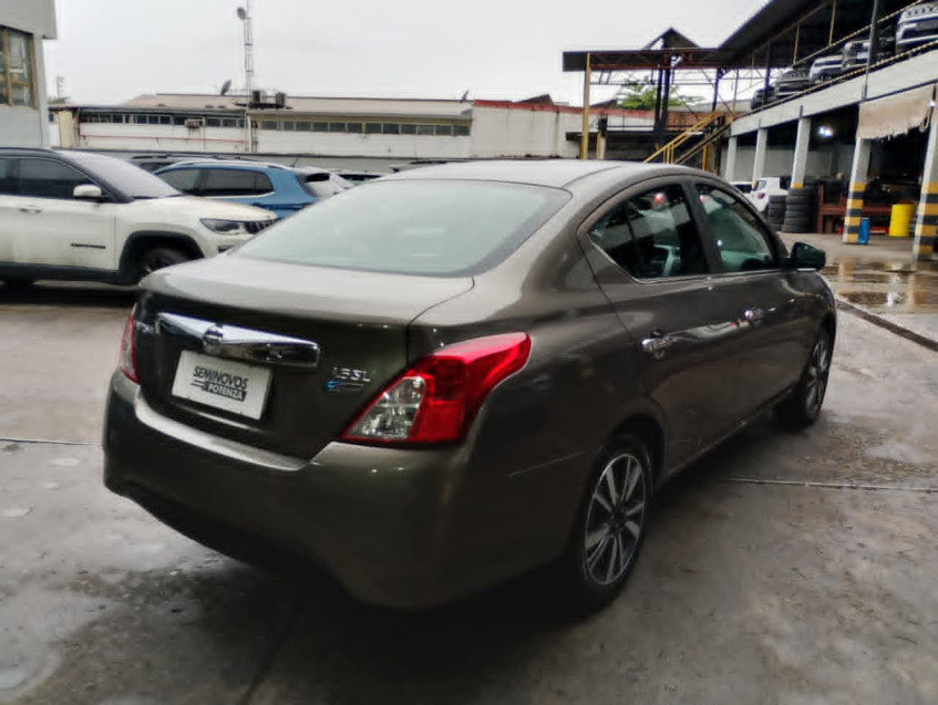 NISSAN VERSA 1.6 16V FLEXSTART SL 4P XTRONIC 17/18 SEMINOVO5