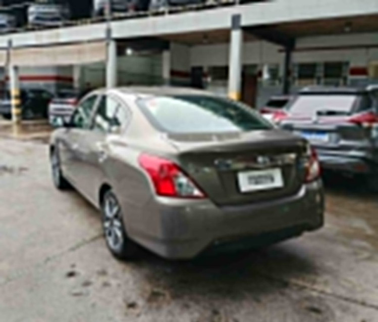 NISSAN VERSA 1.6 16V FLEXSTART SL 4P XTRONIC 17/18 SEMINOVO3